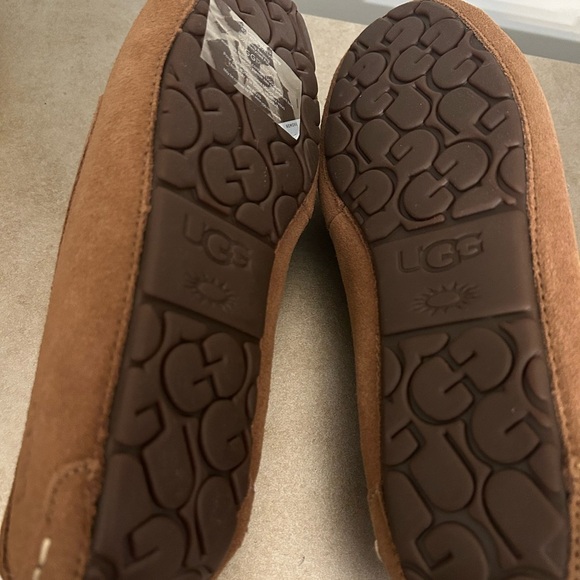 UGG Ansley Chestnut Suede Slippers - Picture 7 of 7